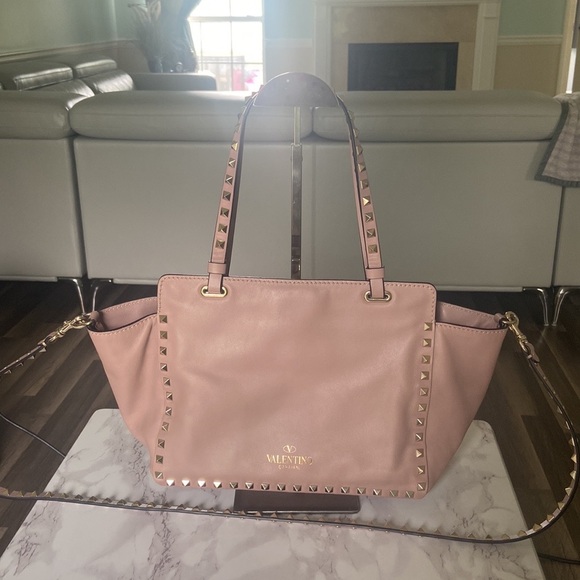 🇮🇹VALENTINO GARAVANI VITELLO ROCKSTUD Bag/Tote in ROSE WATER with COA & insert - Picture 4 of 16